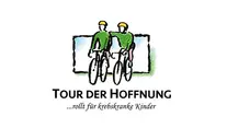 Logo der „Tour der Hoffnung“: Zwei Radfahrer in grünen Hemden und gelben Helmen fahren nebeneinander. Darunter der Text „TOUR DER HOFFNUNG … rollt für krebskranke Kinder“ auf weißem Hintergrund.