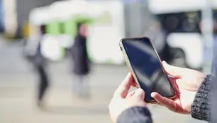 Smartphone in den Händen