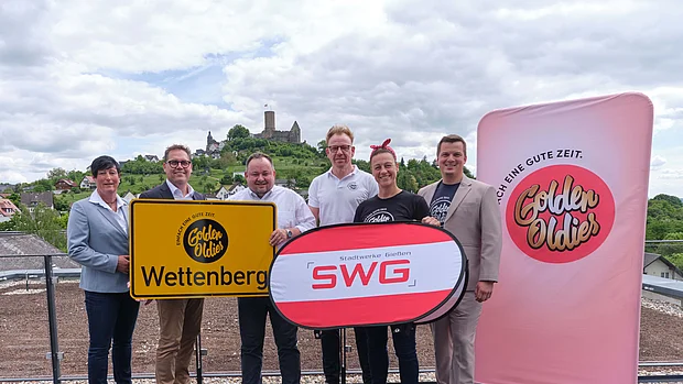 Vertreter von den SWG und der Gemeinde Wettenberg posieren zusammen
